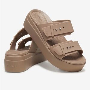 Crocs Brooklyn Buckle Low Wedge Latte